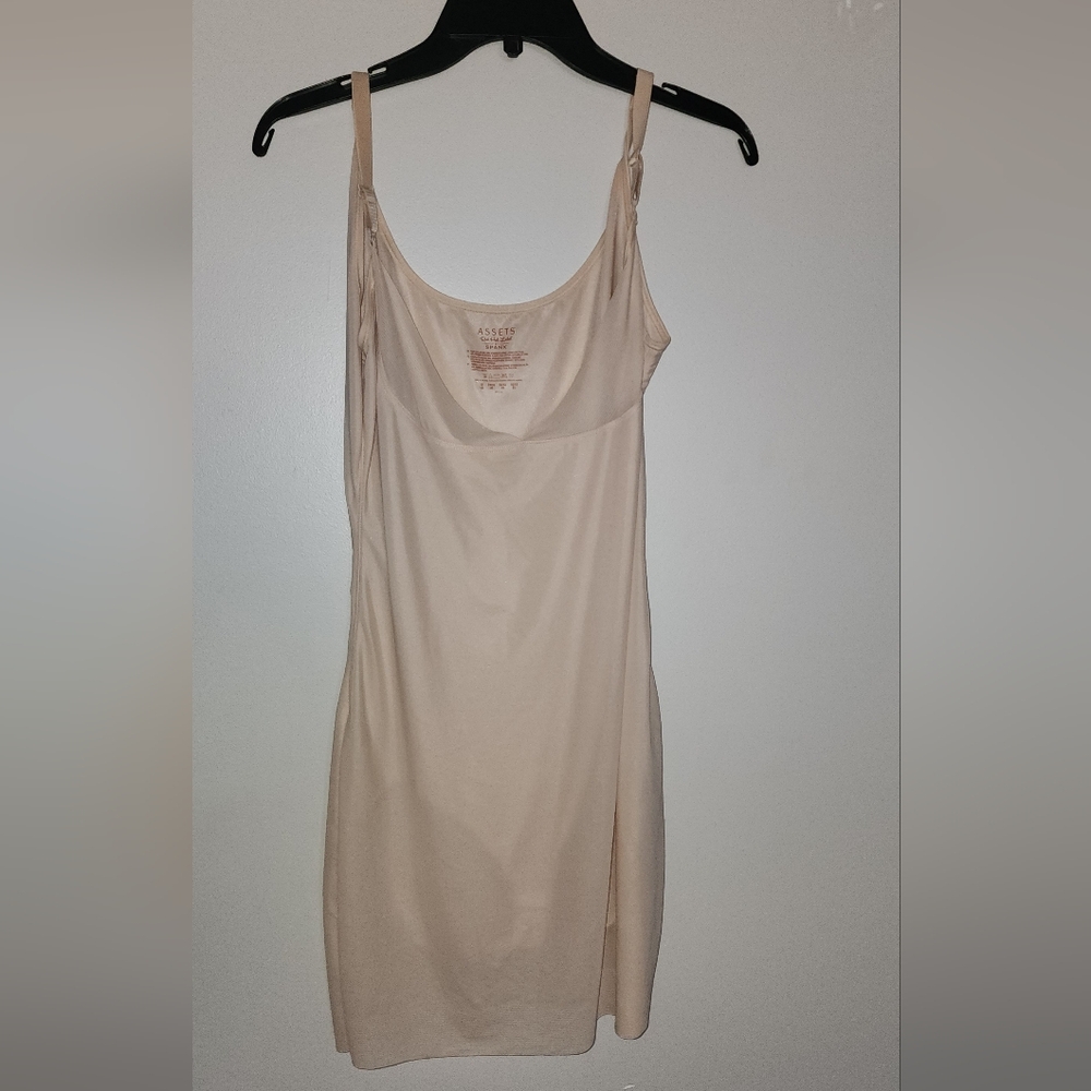 SPANX Assets Red Hot Label Nude V-Neck Slip Sz 1X Shapewear